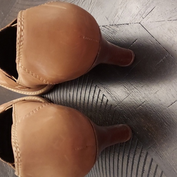 WHITE MOUNTAIN 8 Tan Heeled Slip On Leather Loafers - Picture 6 of 16